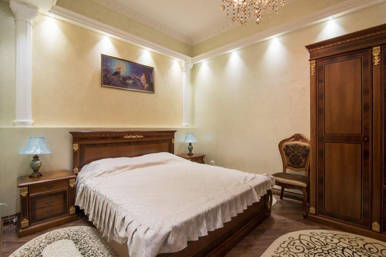 Panskiy Dvir Chernivtsi Luaran gambar
