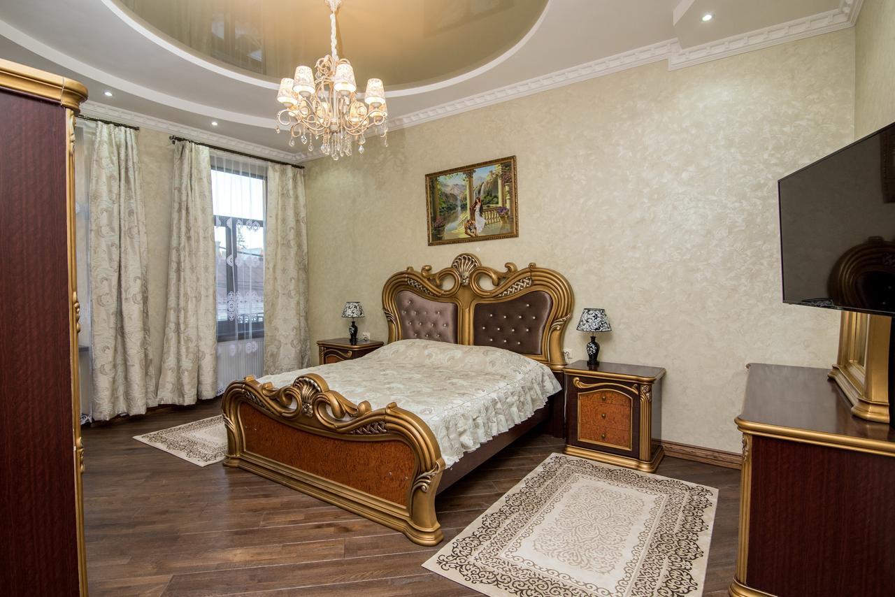 Panskiy Dvir Chernivtsi Luaran gambar